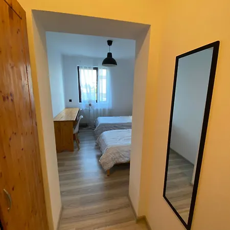 Elles Auberge de jeunesse *