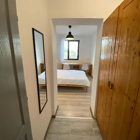 Elles Hostel *