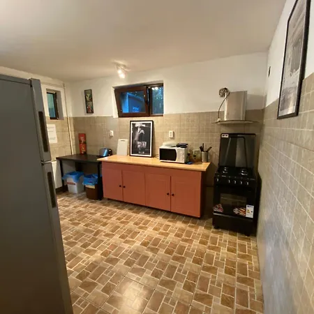 Hostel Elles
